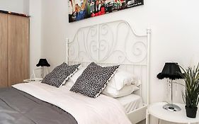 Downtown Apt With Garden In Plaka